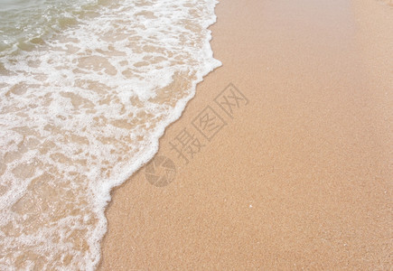 沙滩上的波浪图片