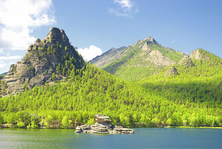 水海报美丽的山湖背景