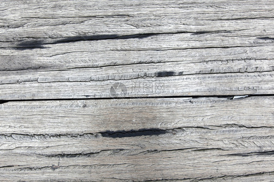 灰色木板带裂缝图片