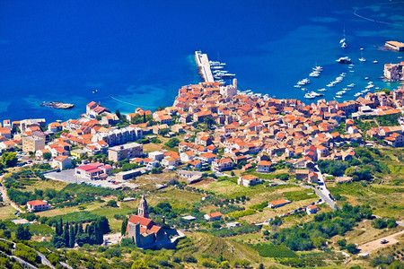 科米萨Komiza与岛屿海滨空中观察达马提亚croati图片