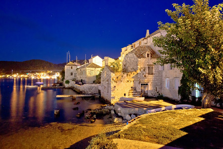 克罗地亚达尔马提亚的维斯镇傍晚海滨景观图片