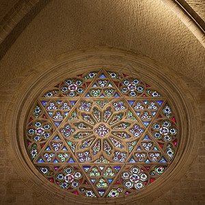 一个哥特天主教大堂的内部图片