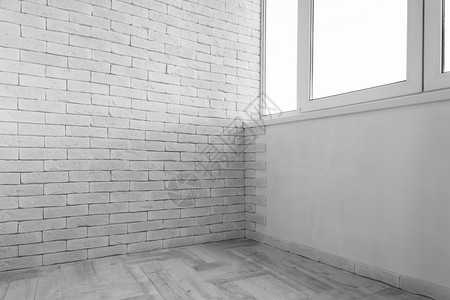 白色砖墙和旧木板地的古老内装房空旧图片