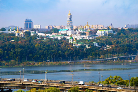 帕顿桥和Kievpthrsklab在背景上ukraine图片