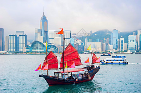在香港航行的传统帆船图片