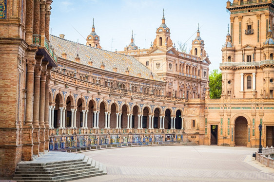 西班牙建筑中复兴风格的一个里程碑式范例图片