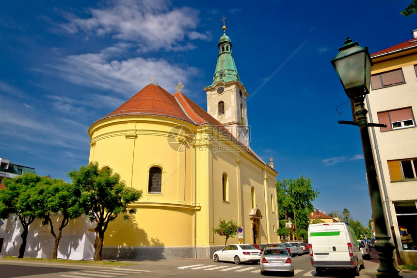 Bjelovar镇广场和教堂北部croati图片