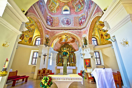 克里泽夫奇罗提亚古老的教堂圣坛风景图片