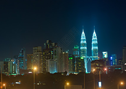 马来西亚城市现代马拉西亚大陆的现代建筑夜景背景