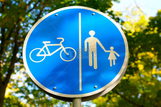 人与自行车的道路标志图片