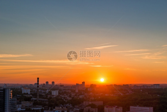 美丽的夏日落在伟大的都市上图片