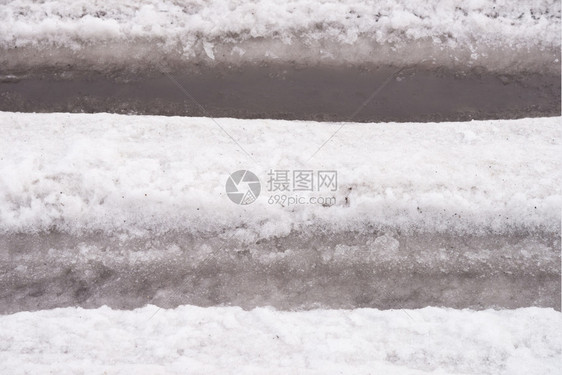 积雪的公路图片