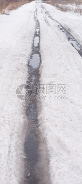 积雪的公路图片