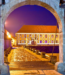 北部croati北部的Vrzdin夜景古老街道图片