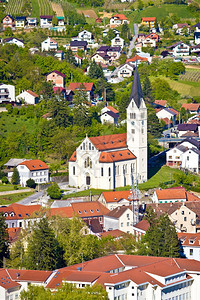 克拉皮纳教堂垂直视图Zagorjecati图片