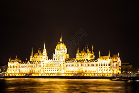 夜里在河边的danube河边最盛大的议会图片