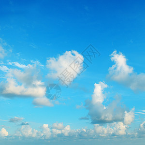 蓝色天空卷云和积图片