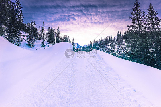 阿尔卑山冬季雪景图片