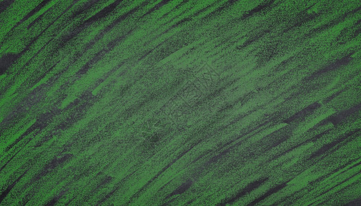 有绿色粉笔抓痕作为背景和写空间的黑板图片