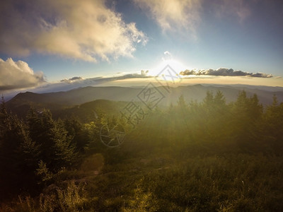 山顶日落时米切尔的风景图片