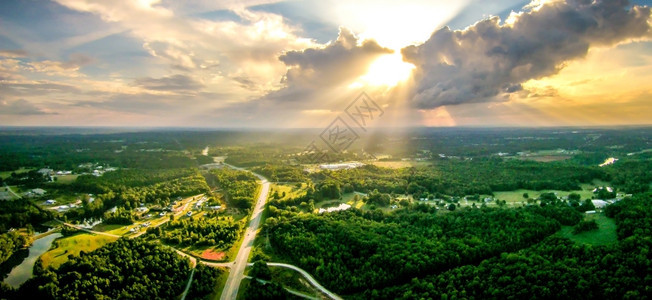 天空和黄云日落的风景横扫纽约南卡罗莱纳图片