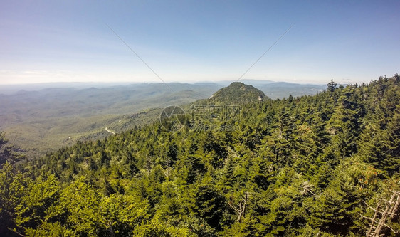 向北卡罗莱纳山峰移动自然的足迹场景图片