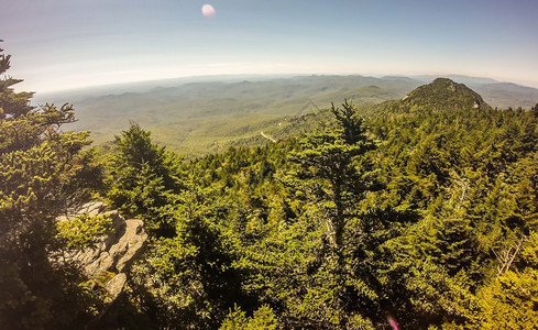 向北卡罗莱纳山峰移动自然的足迹场景图片