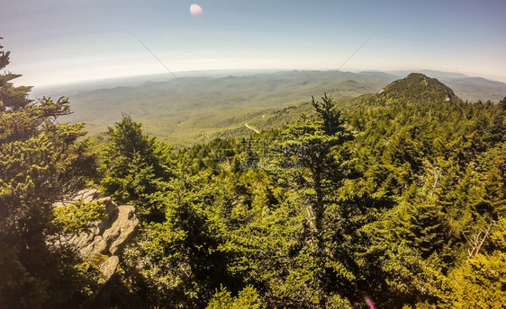 向北卡罗莱纳山峰移动自然的足迹场景图片