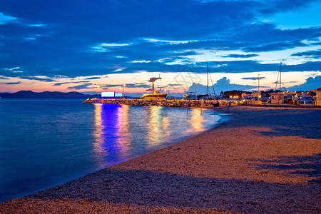 扎达尔海滩和码头夜景达马提亚croati图片