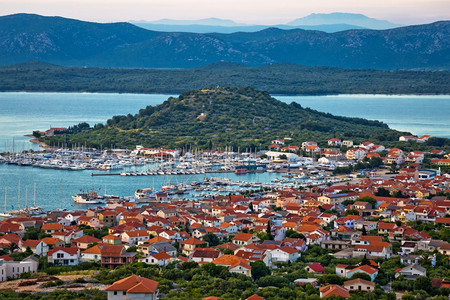 群岛的海滨和湾风景达马提亚岛croati岛图片