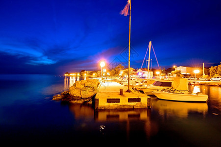 扎达尔海滨夜视dalmticroti附近dklo村图片