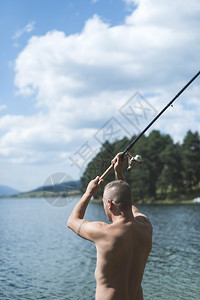 人钓鱼用棒山湖图片