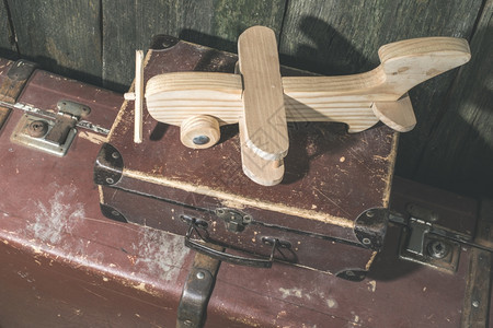 儿童玩具木制飞机古老的风格图片