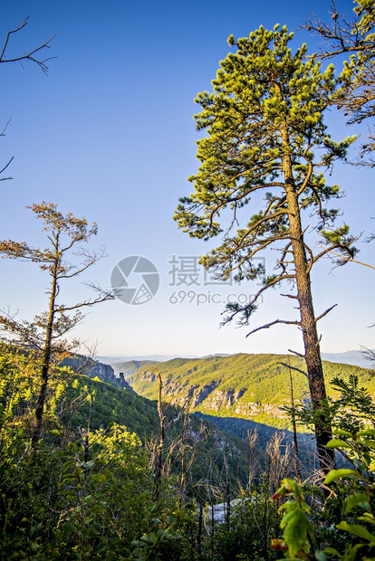 林维尔峡谷的鹰标山岩石风景图片