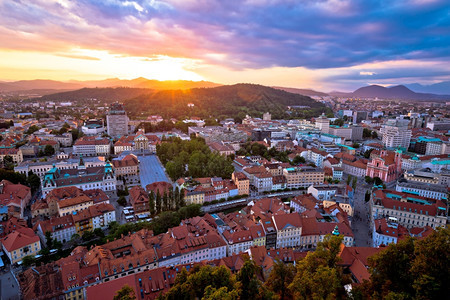 斯洛维尼亚首府卢布尔雅那空中观测上日落图片