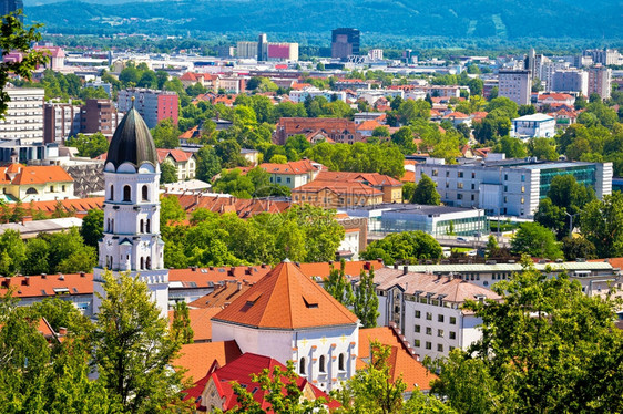 卢布尔雅那市的建筑和绿地洛维尼亚的首都图片