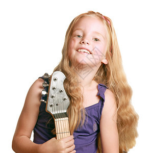 穿紫色衣服的小女孩带着电吉他图片