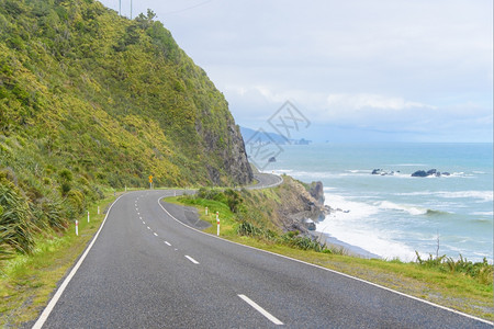 新西兰沿海高速公路新西兰南部岛屿海岸一带的风景优美公路图片