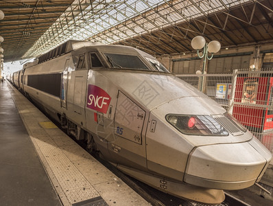 法国巴黎的高速列车图片