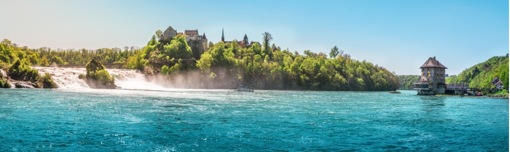 整个全景都是雷恩瀑布露芬城堡和值得的而船只航行河流的蓝色水域在瑞士图片