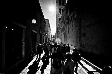 卡莱拉尔加主要街道沙达尔黑白发太阳眼阴暗达马提亚croati图片