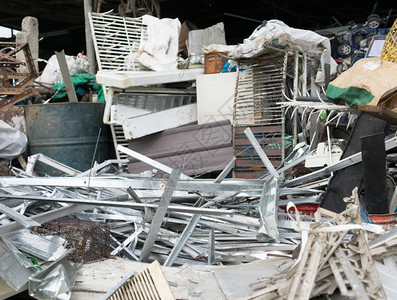 选择回收处理的多种废物类型图片