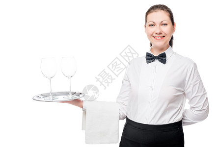 白色背景的托盘上两个空眼镜的女服务员图片