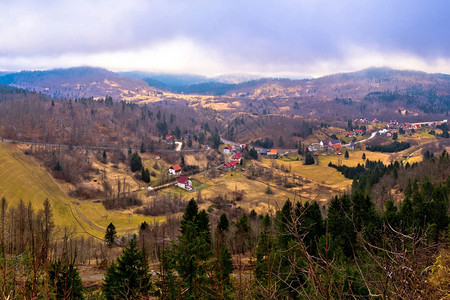 高尔斯基科塔Gorskitar风景中的Lokve山谷区croati图片