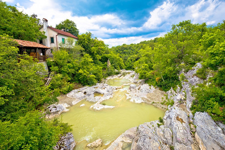 密尔纳河床在科特利风景伊斯里亚绿地croati地区图片