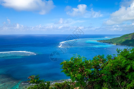 穆奥雷阿岛的普努湾和环礁湖的空中观察法国多语言区莫奥拉岛的普努胡湾和环礁湖的空中观察图片