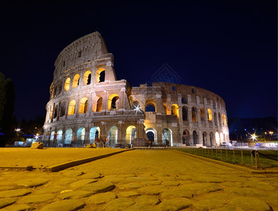 夜视着在罗马照亮的大殿图片