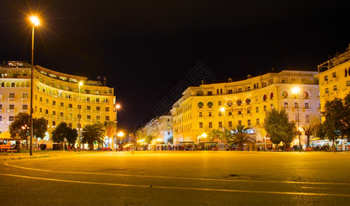 夜色的贵族广场高清图片