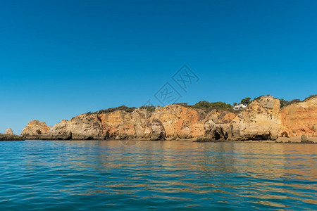 这个海滩是著名的旅游区Algarve的一部分图片