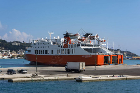 前往英格兰的渡船停靠在法国加莱的无编号港口大门上船或下高清图片免费下载 正版图片 摄图网